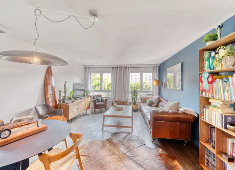 Appartement traversant rénové de 4 pièces avec deux balcons