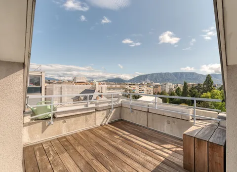 Magnifique attique avec vue sur le Salève !