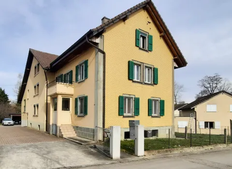 Immeuble de 4 appartements avec places de parc et grand jardin
