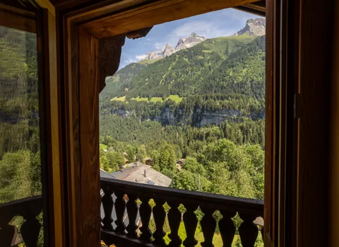 Chalet de 16 pièces : joyau au pied des Dents du Midi !