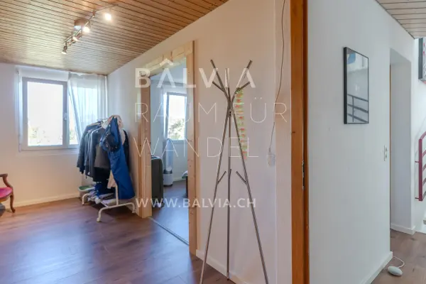 Hallway with wooden ceiling, semi-detached house in Therwil, photo 23