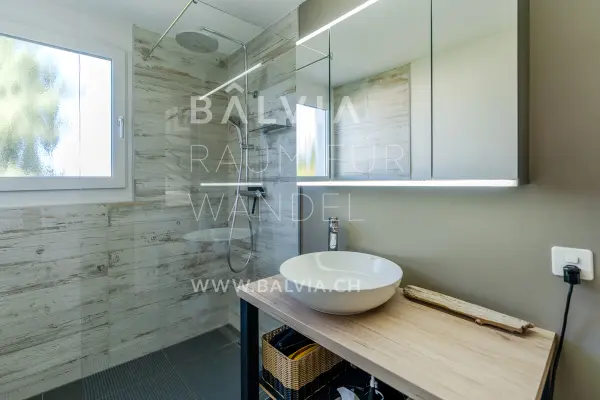 Bathroom with vanity, semi-detached house in Therwil, photo 19
