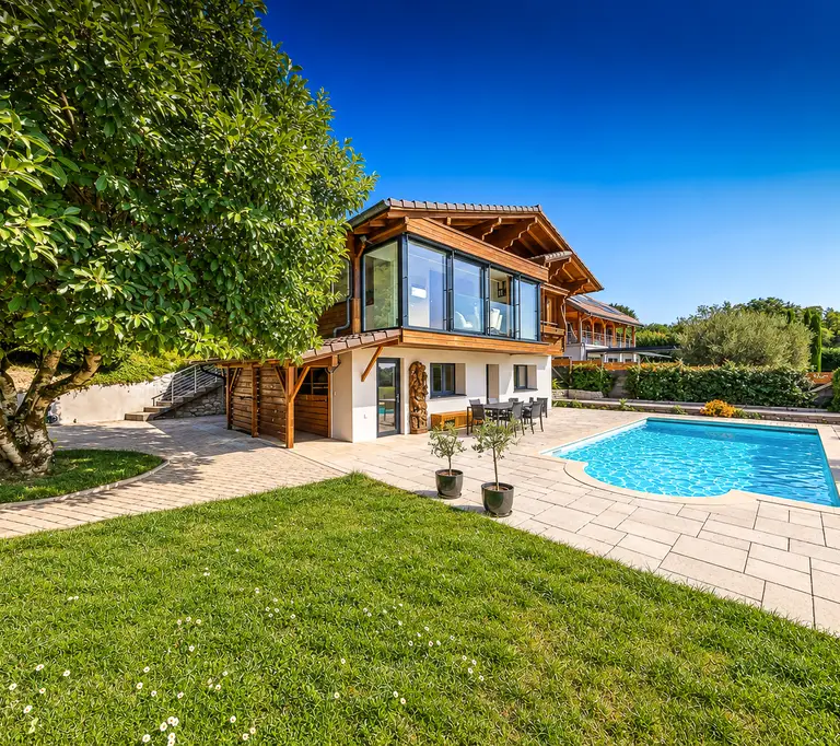 Très belle villa avec vue panoramique sur le lac & le Mt-Blanc!