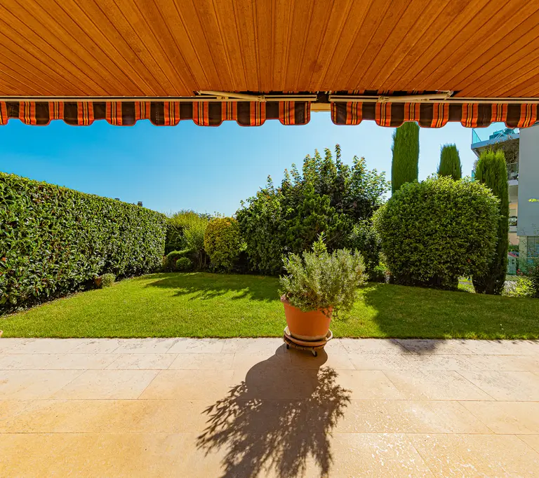Splendide duplex avec balcon et jardin à vendre dans un calme absolu à Pully 