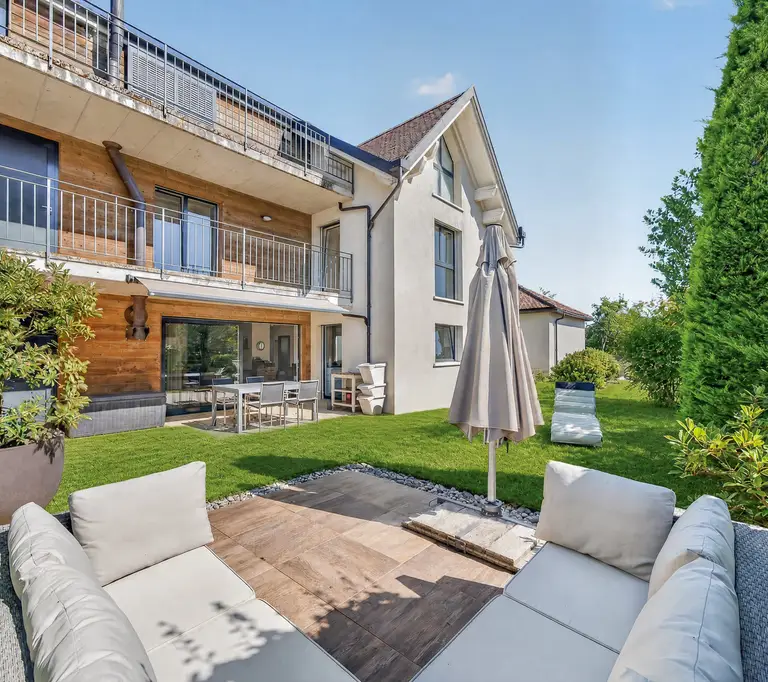 Appartement en duplex avec jardin et grand disponible, à 15 minutes de Lausanne