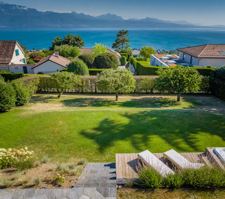 Magnifique propriété rénovée avec vue panoramique sur le lac