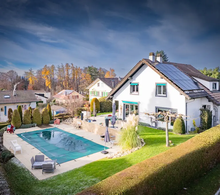 VENDU ! Splendide villa individuelle avec piscine et vue sur le lac à Epalinges 