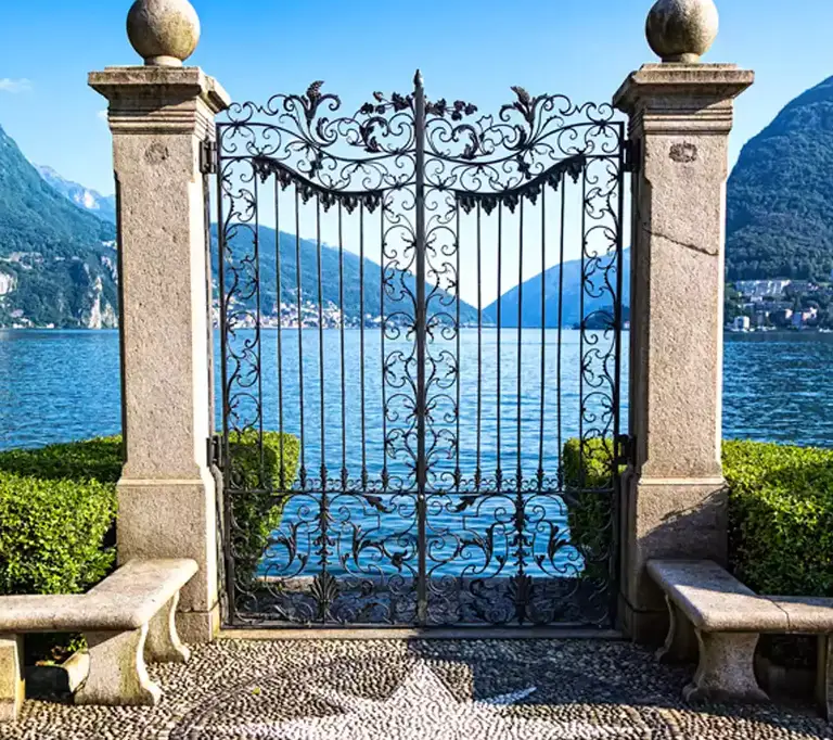 Huge and Amazing 5 Stars Hotel Lake front