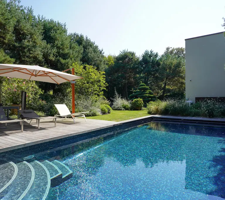 The Townhouse, triplex avec jardin et piscine avec vue lac 