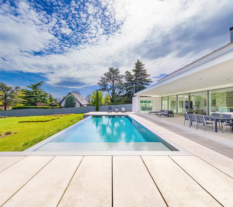 Exceptionnelle villa contemporaine à deux pas du lac 