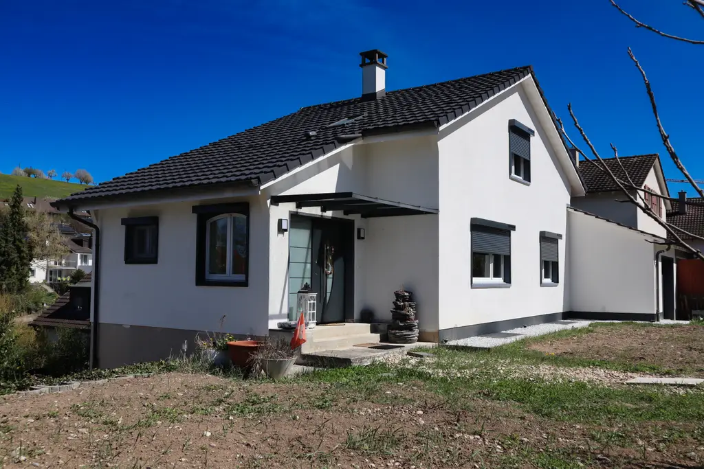 Ruhig und sonnig; 4,5 Zimmer-Einfamilienhaus an bester Lage