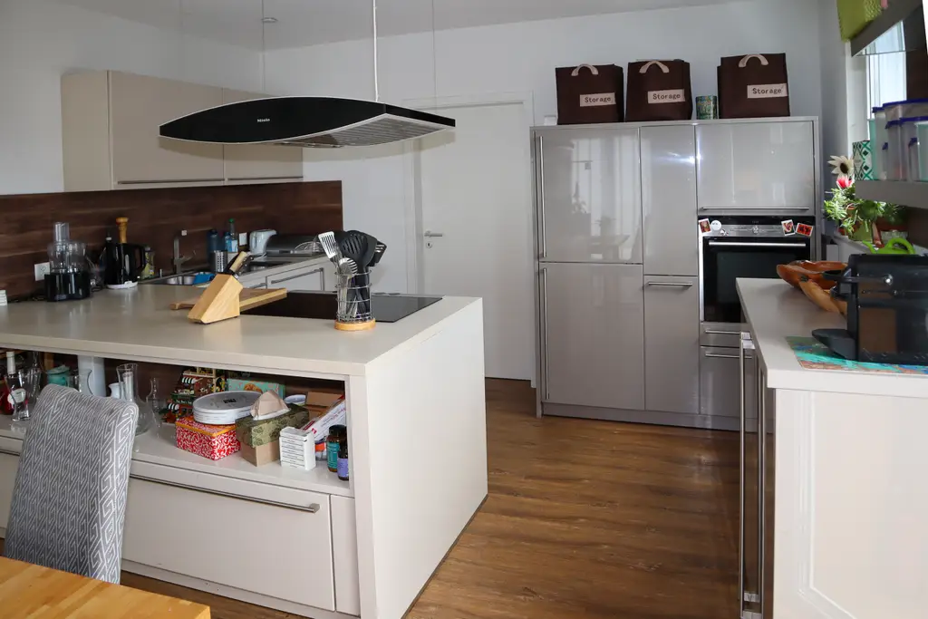 6 ½ &#8211; Zimmer-Einfamilienhaus mit 2 &#8211; Zimmer Einliegerwohnung (rollstuhlgängig) an sehr ruhiger und sonniger Lage