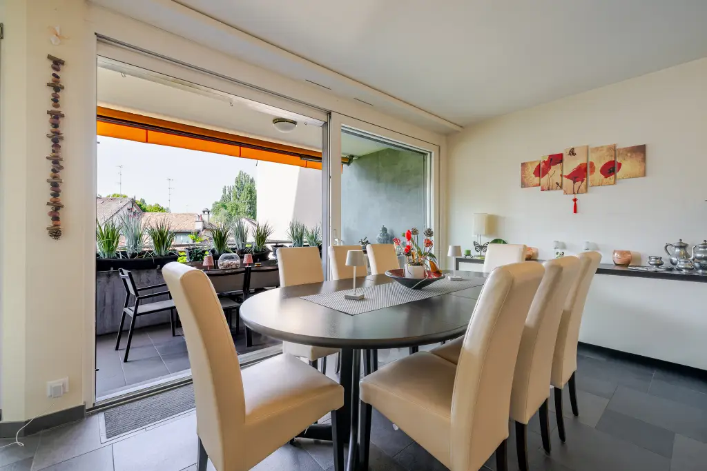 Spacieux appartement traversant de 5 pièces avec terrasse et box fermé à Chêne-Bougeries