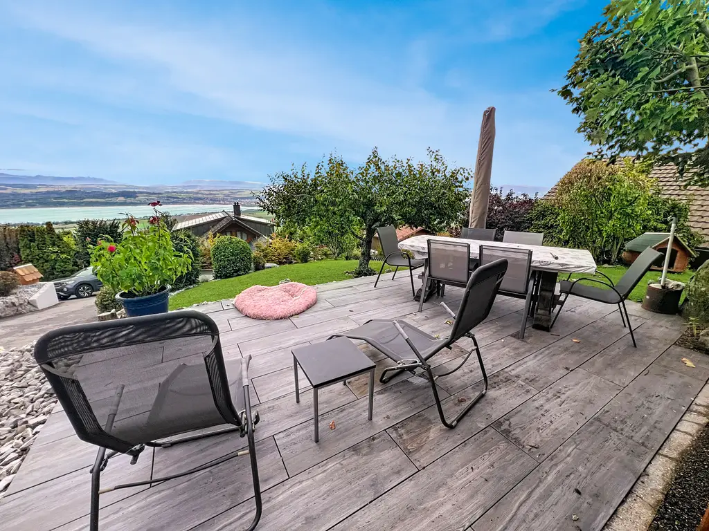 Maison individuelle avec vue panoramique sur le lac de Neuchâtel et Yverdon