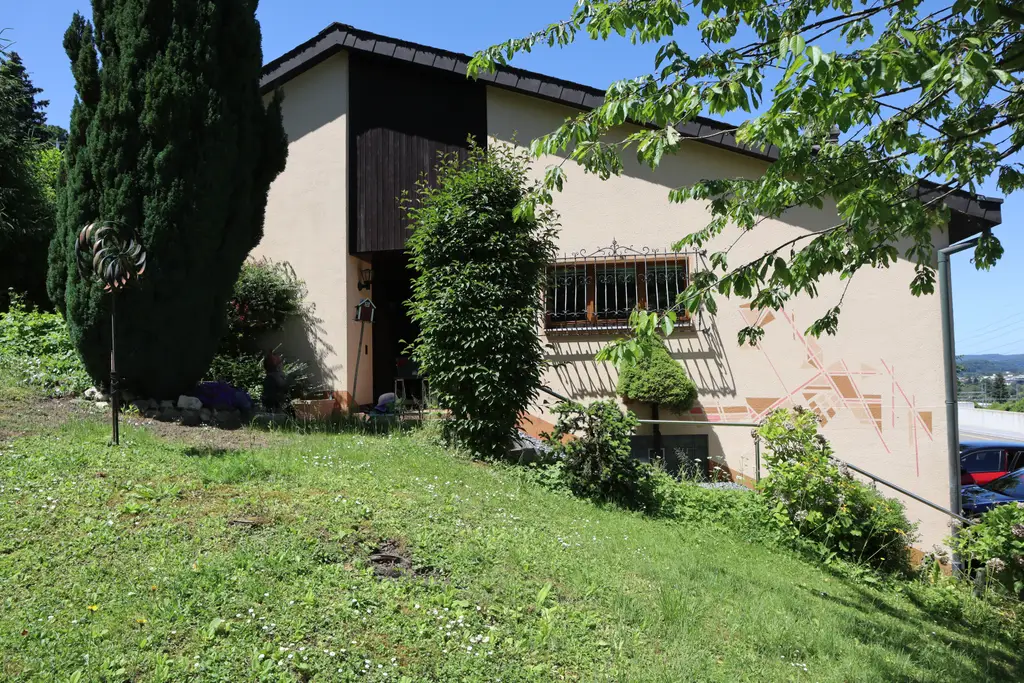 4.5 bis 5,5 Zimmer Einfamilienhaus mit schöner Weitsicht