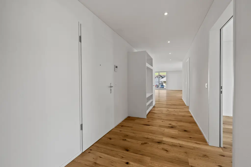 MODERN, HOCHWERTIG UND LICHTDURCHFLUTET