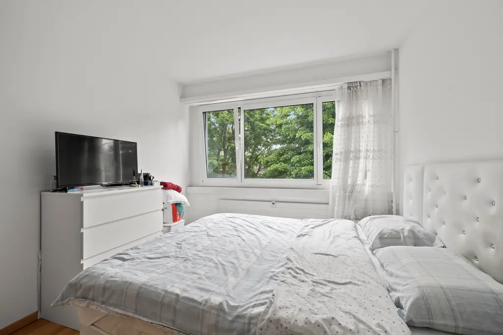 Modern, zentral und 2 Einstellhallenplätze inklusive