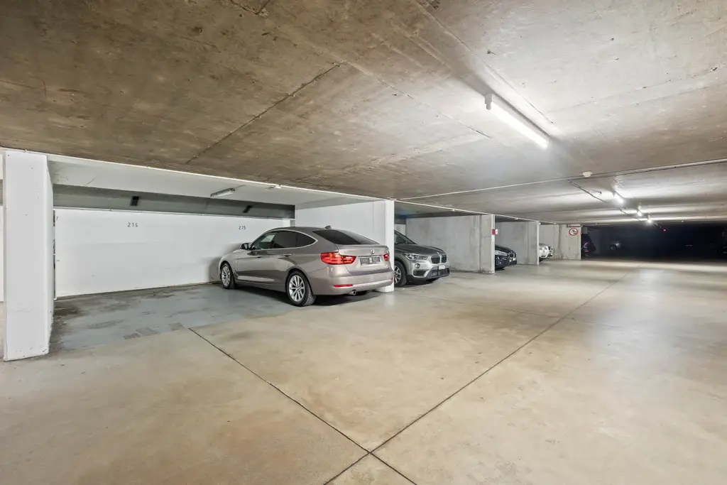 Modern, zentral und 2 Einstellhallenplätze inklusive