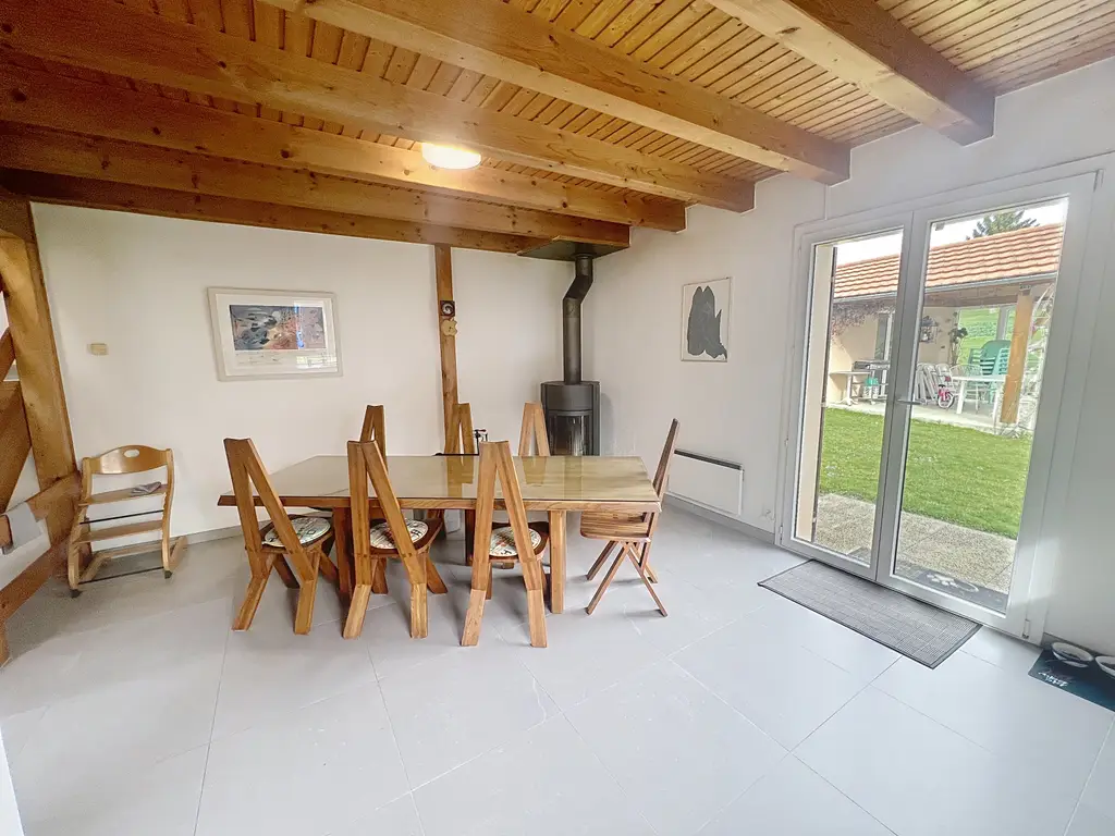 Spacieuse maison soigneusement rénovée, avec studio indépendant, dans un écrin de verdure !