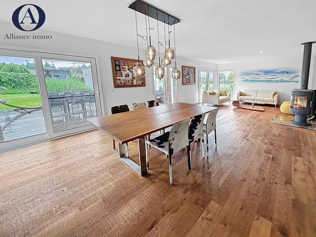 Spacieuse propriété de 7,5 pièces avec annexe indépendante, à quelques minutes de la magnifique plage