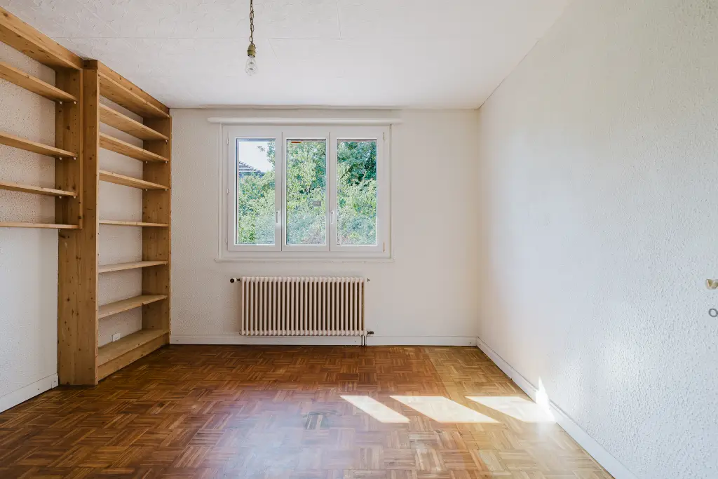 À LOUER – CHARMANTE MAISON JUMELÉE AVEC JARDIN ET VÉRANDA À ONEX (GE)