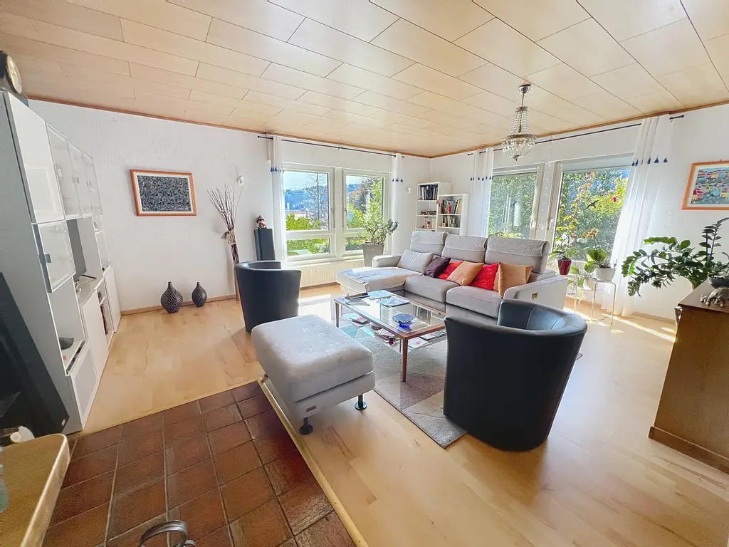 Villa familiale  avec 2 appart de 4.5 et 3.5 – 2 studios, un local atelier et grande parcelle