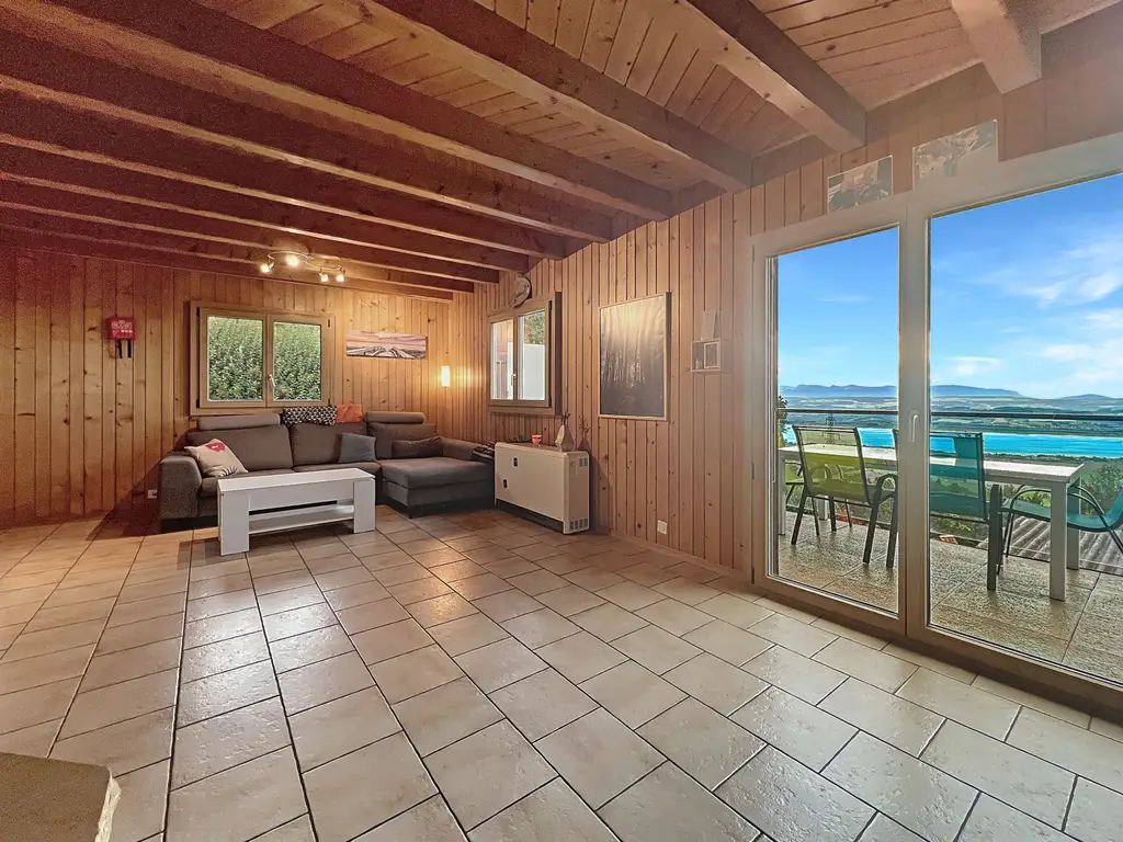 Maison individuelle avec vue panoramique sur le lac de Neuchâtel et Yverdon