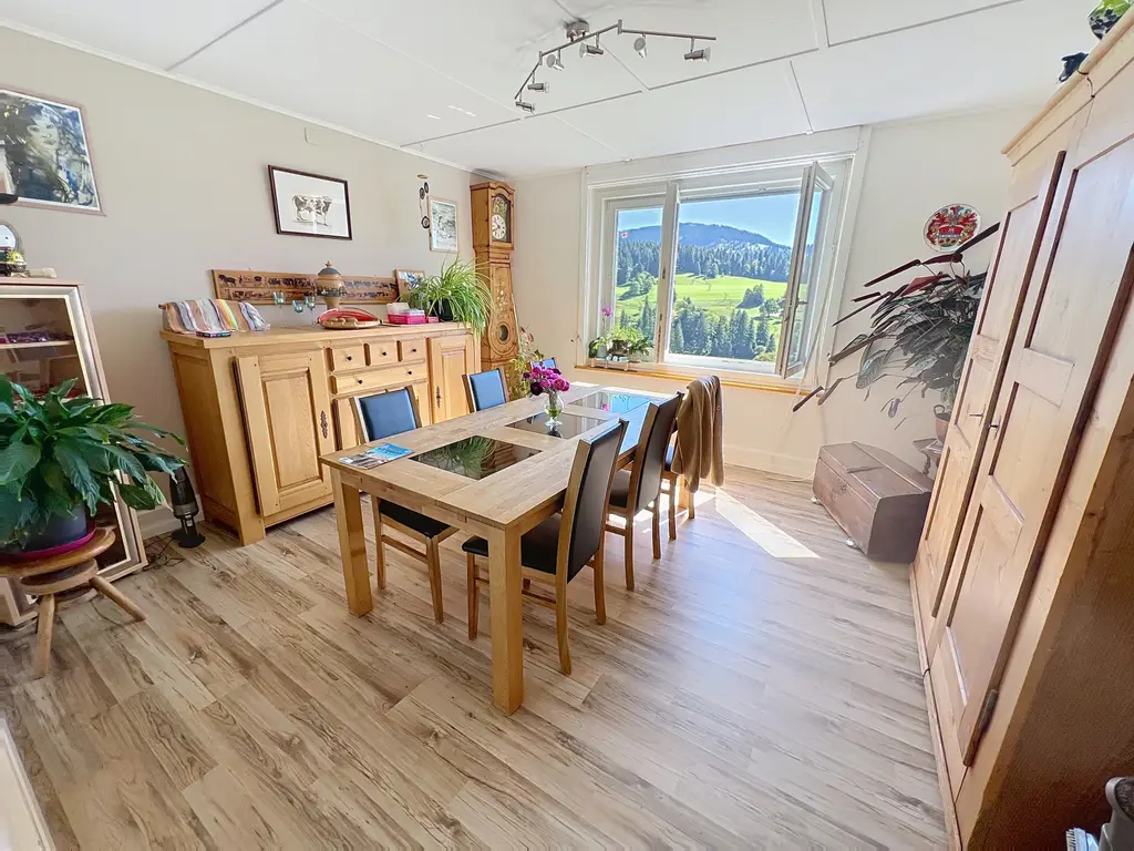 2 maisons familiales réunies sous un même toit – Une vue à couper le souffle !