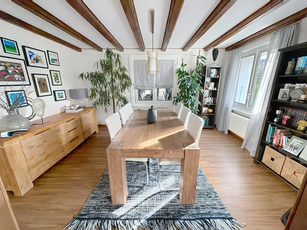 Belle propriété rénovée avec soin et grand jardin arboré