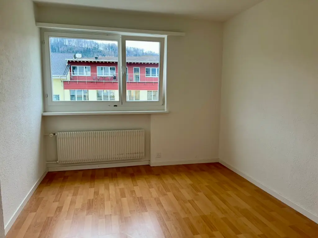 Helle 3.5-Zimmer-Hochparterrewohnung mit Balkon