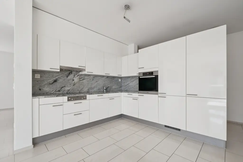Lichtdurchflutete 3.5-Zimmer Wohnung mit Blick in Zürich