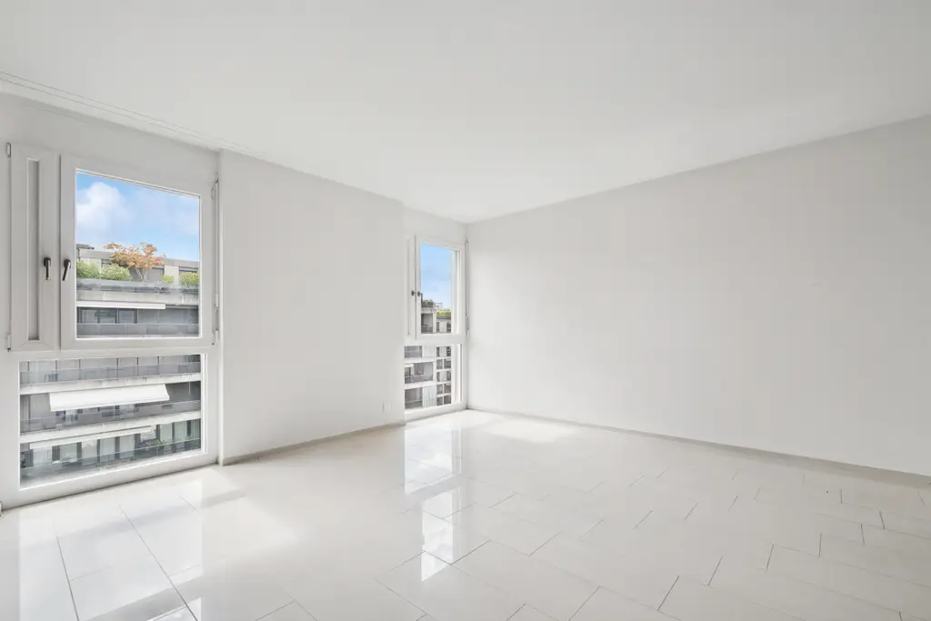 Lichtdurchflutete 3.5-Zimmer Wohnung mit Blick in Zürich