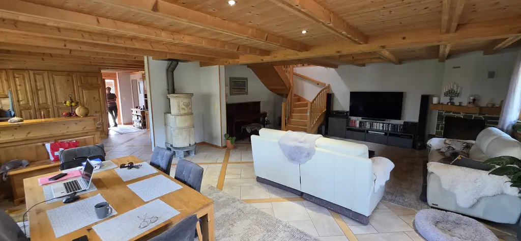 Authentique chalet de 1850 – Charme, espace et tradition