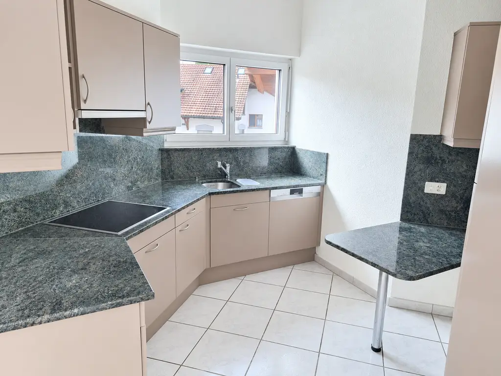 Zweistöckiges Raumwunder in Bremgarten: 6.5-Zimmer-Maisonette mit beheiztem Pavillon &amp; Bastelraum