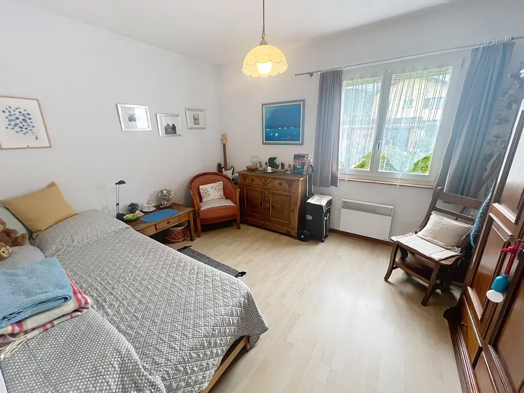 Au cœur d’Yvonand – Charmante maison de 3,5 pièces avec jardin verdoyant et terrasse ensoleillée à remettre au goût du jour