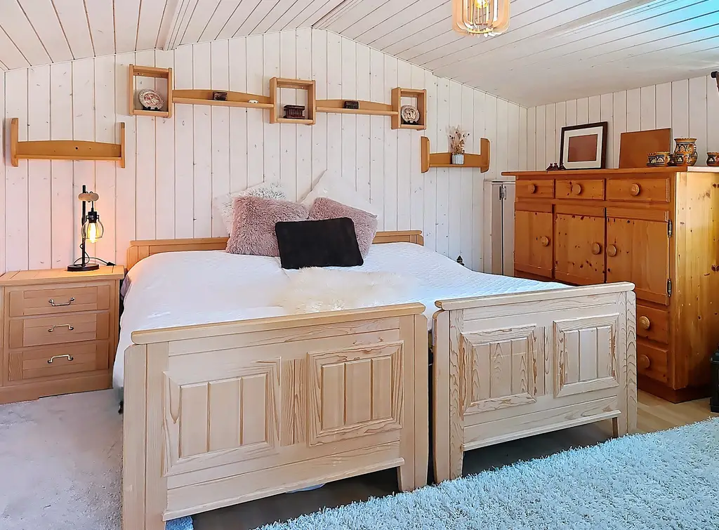 Villa 7,5 p  Corcelles-près-Payerne (VD) – Belle, chaleureuse, au calme, et dans un cocon de verdure