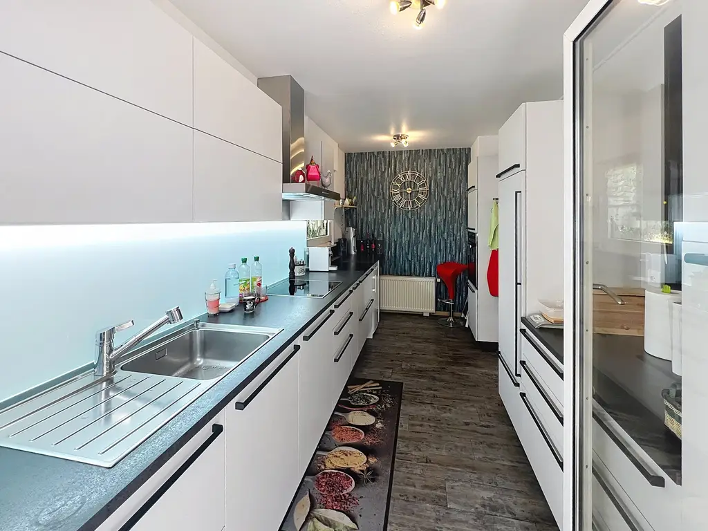 Villa familiale  avec 2 appart de 4.5 et 3.5 – 2 studios, un local atelier et grande parcelle