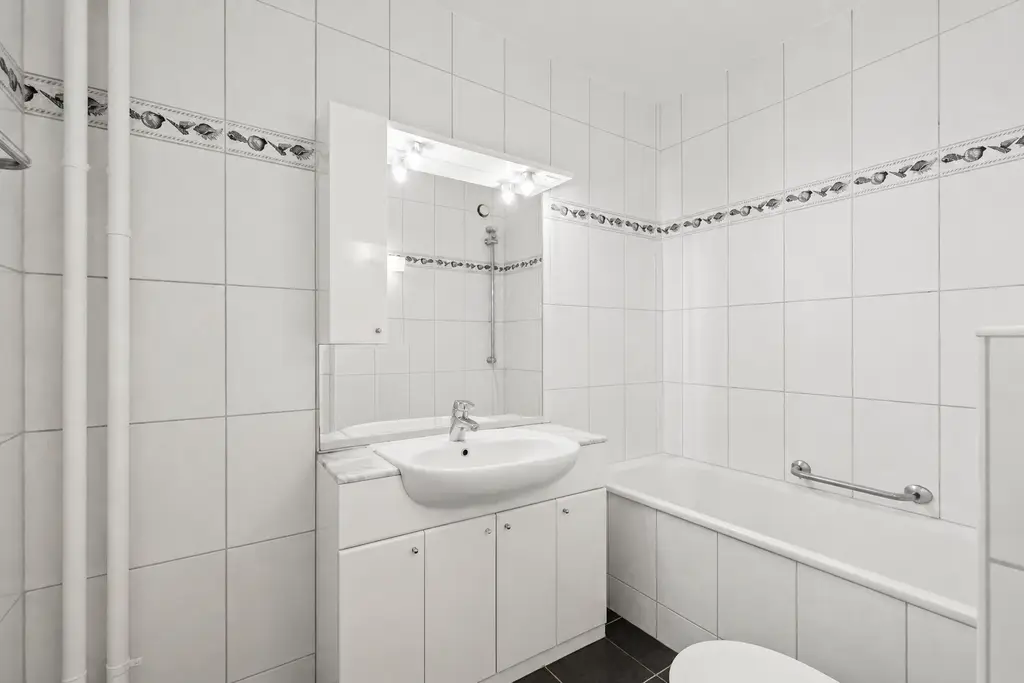Modern, zentral und 2 Einstellhallenplätze inklusive