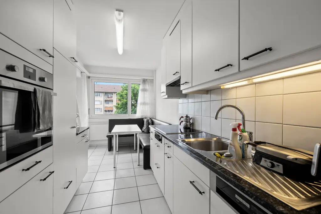 Modern, zentral und 2 Einstellhallenplätze inklusive