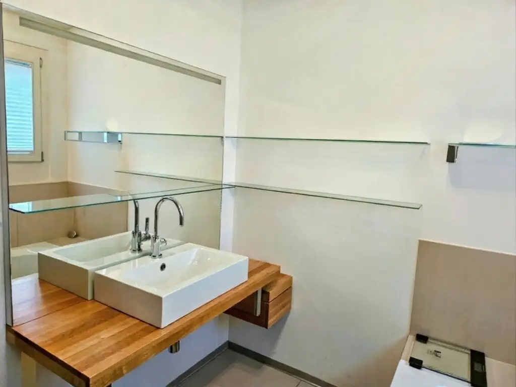 Geräumige 3.5-Zimmer Dachwohnung mit Aussicht in Weiningen