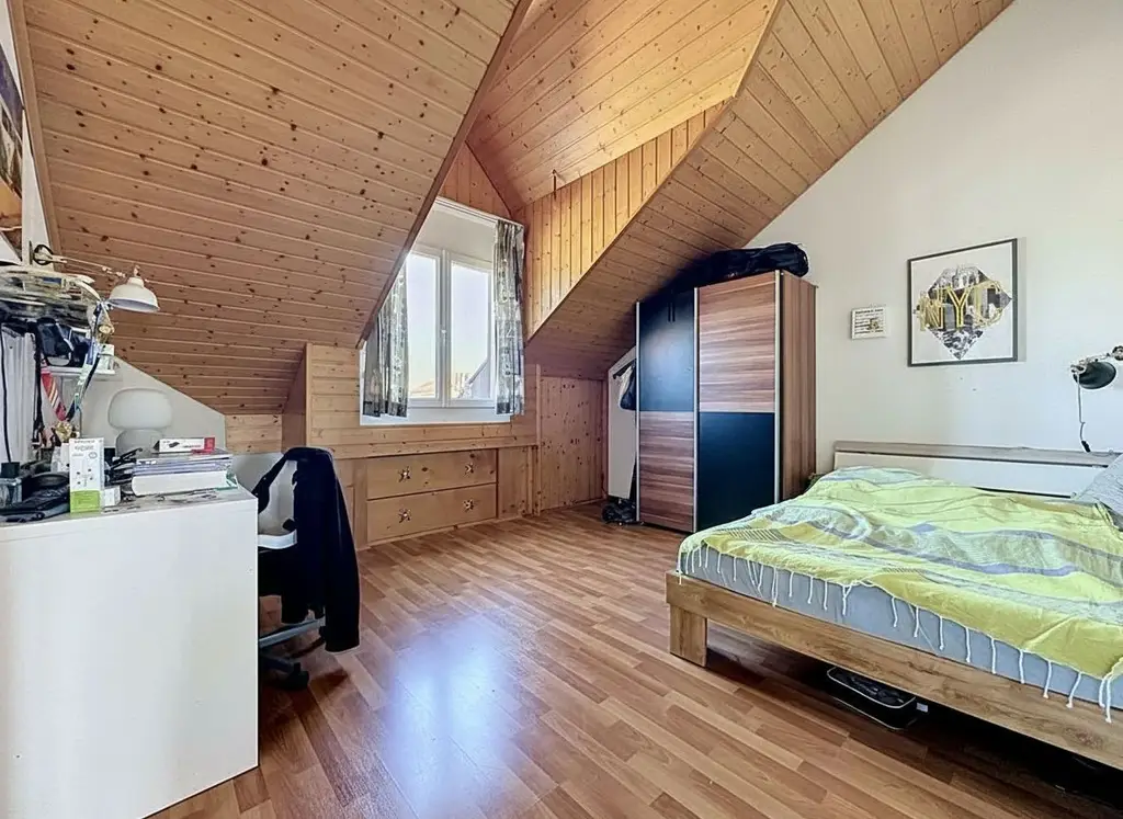 Duplex lumineux aux volumes généreux au cœur de Servion