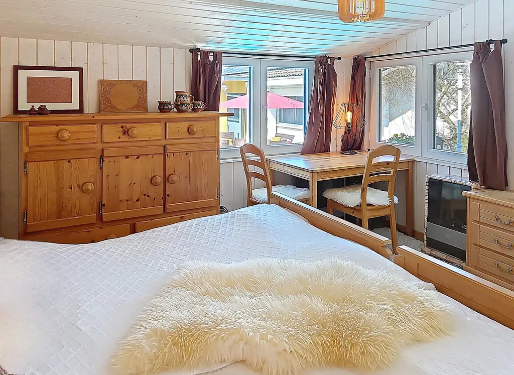 Villa 7,5 p  Corcelles-près-Payerne (VD) – Belle, chaleureuse, au calme, et dans un cocon de verdure
