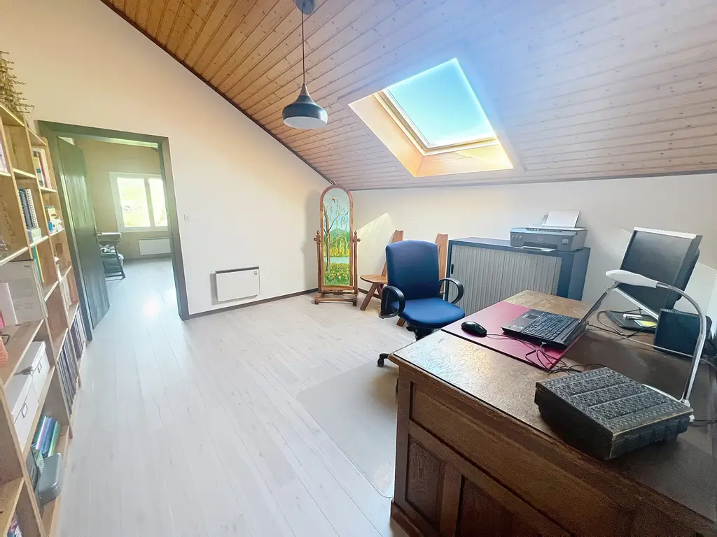 Spacieuse maison soigneusement rénovée, avec studio indépendant, dans un écrin de verdure !