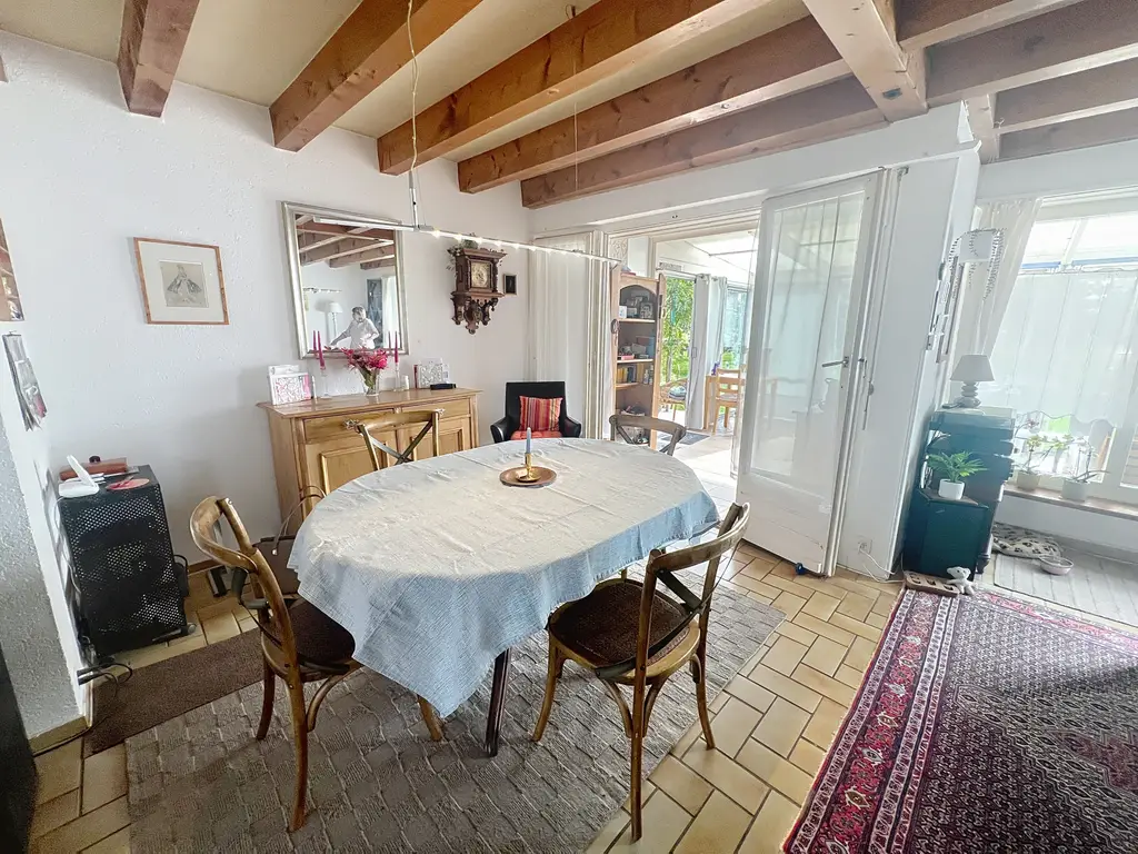 Au cœur d’Yvonand – Charmante maison de 3,5 pièces avec jardin verdoyant et terrasse ensoleillée à remettre au goût du jour