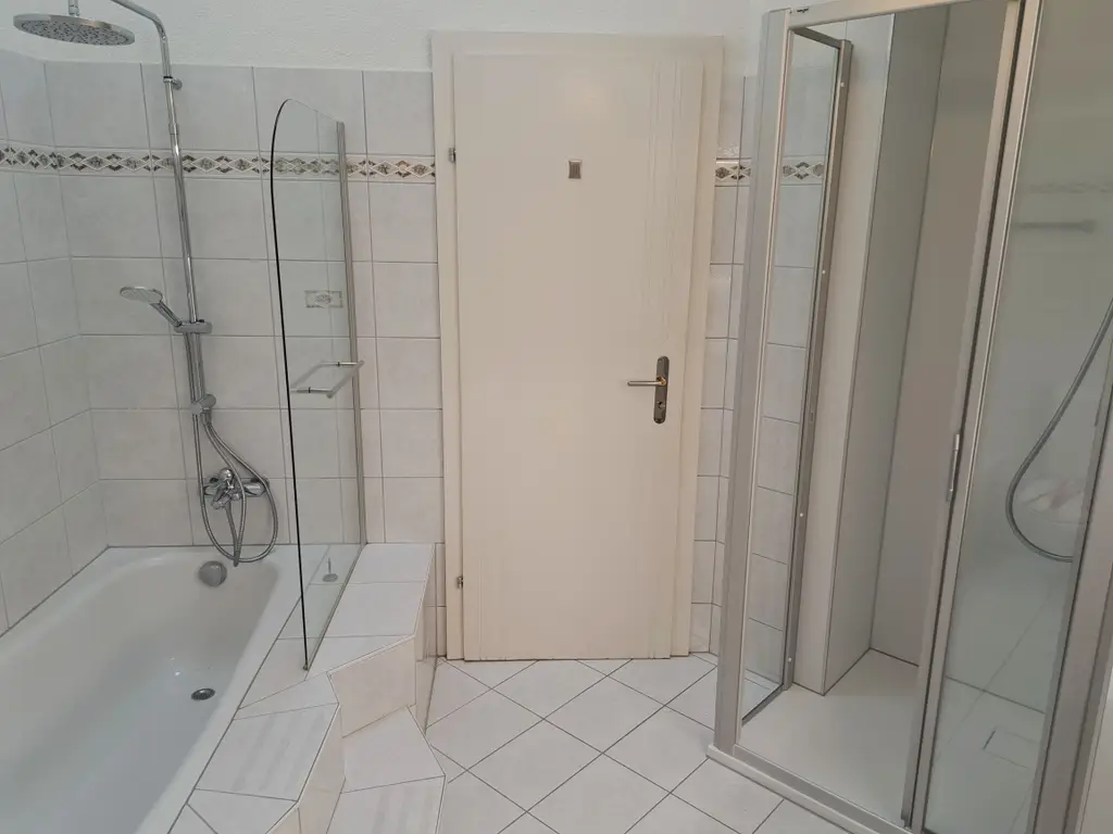 Zweistöckiges Raumwunder in Bremgarten: 6.5-Zimmer-Maisonette mit beheiztem Pavillon &amp; Bastelraum