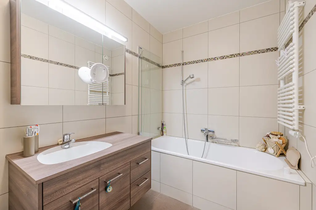 Spacieux appartement traversant de 5 pièces avec terrasse et box fermé à Chêne-Bougeries