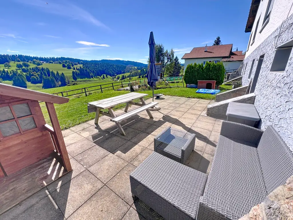 2 maisons familiales réunies sous un même toit – Une vue à couper le souffle !