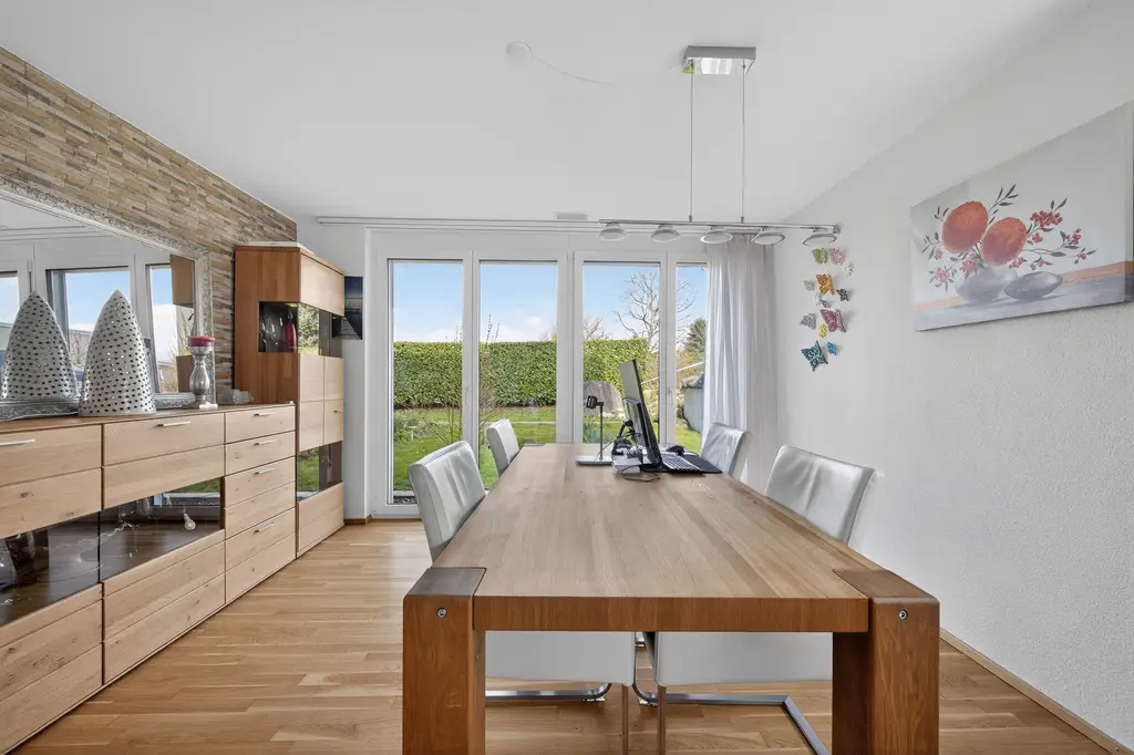 Moderne 3.5 Zimmer Gartenwohnung an sonniger Lage und See nähen