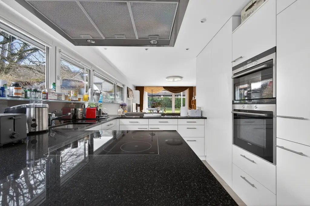 Moderne 3.5 Zimmer Gartenwohnung an sonniger Lage und See nähen