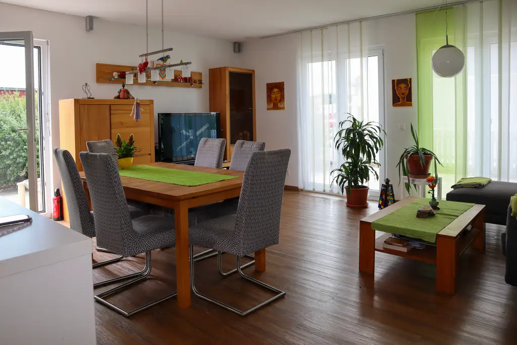 6 ½ &#8211; Zimmer-Einfamilienhaus mit 2 &#8211; Zimmer Einliegerwohnung (rollstuhlgängig) an sehr ruhiger und sonniger Lage
